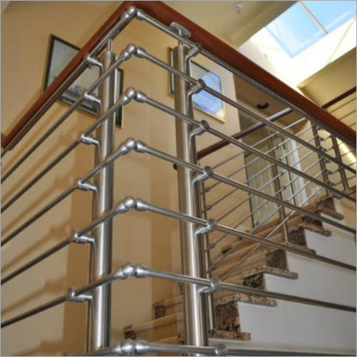 Residential horizontal bar railing